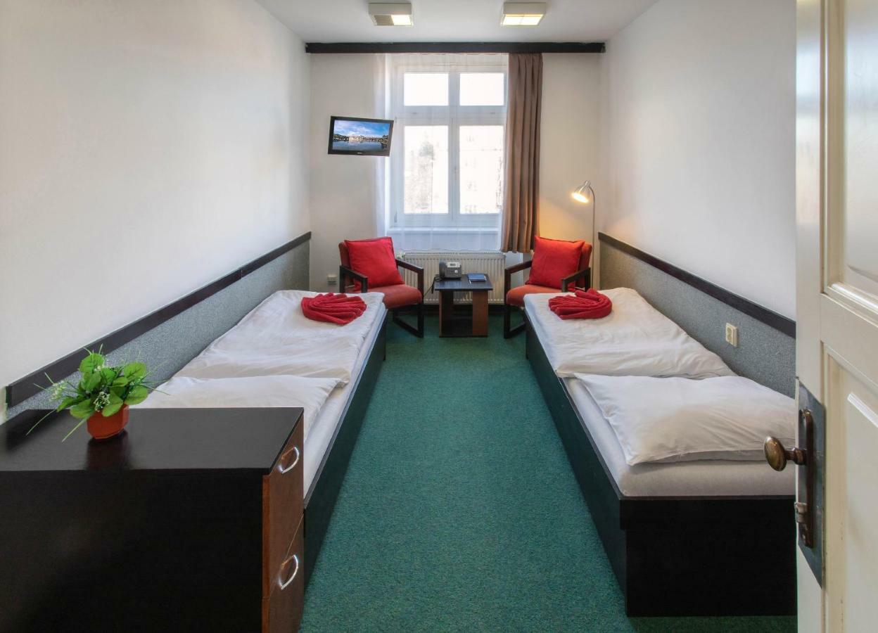 Zweibettzimmer mit eigenem Bad